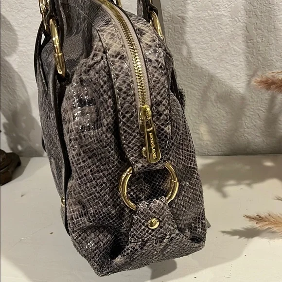 Michael Kors Black and Gray Snake Skin Shoulder Bag - Picture 4 of 11